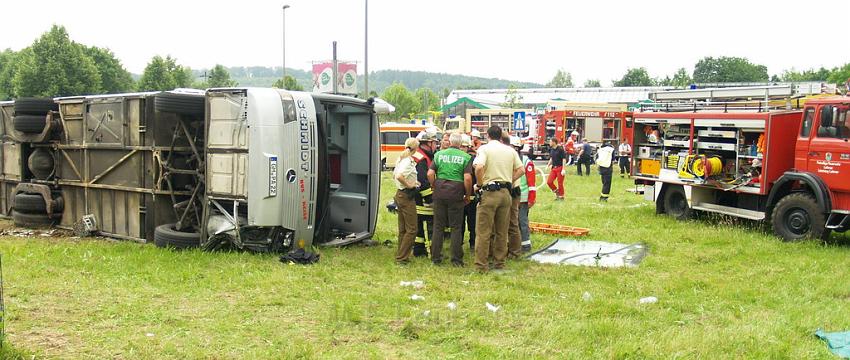 Schwerer Unfall mit Reisebus Lohmar Donrather Dreieck P361.JPG